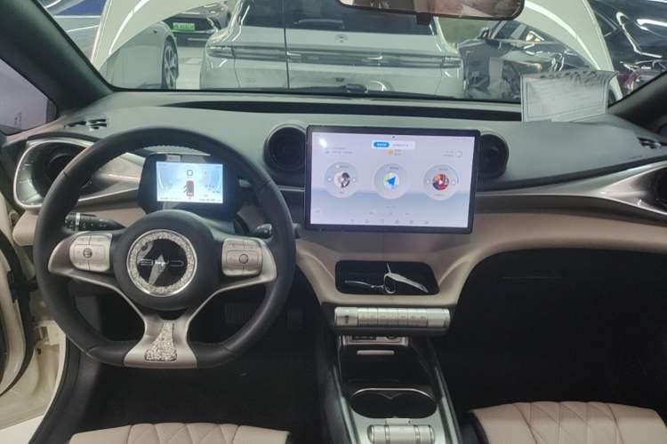 Used BYD Dolphin 2021 405 km Fashion Edition Audio And AC Panel