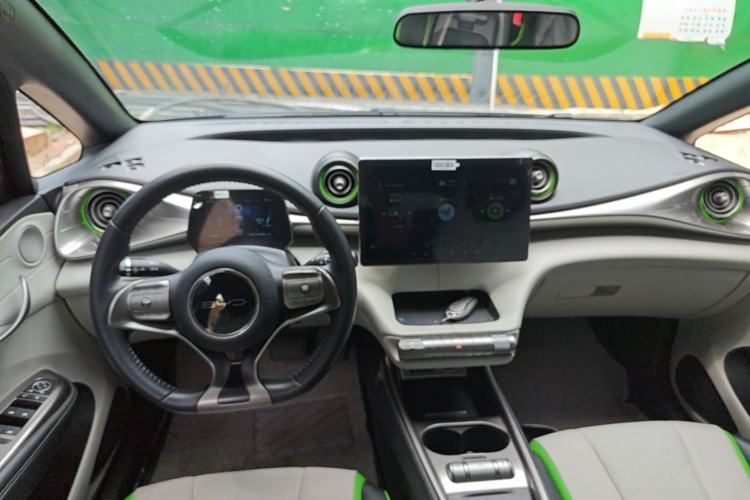 Used BYD Dolphin 2021 405 km Fashion Edition Center Console