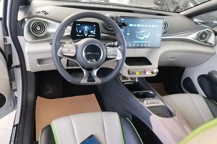 Used BYD Dolphin 2021 405 km Fashion Edition Center Console