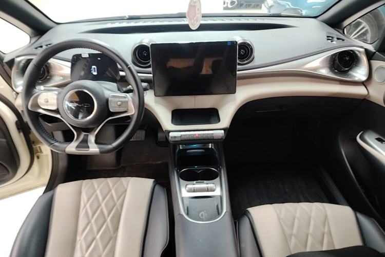 Used BYD Dolphin 2021 405 km Fashion Edition Center Console