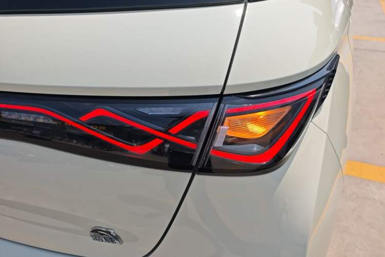 Used BYD Dolphin 2021 405 km Fashion Edition Exterior 3