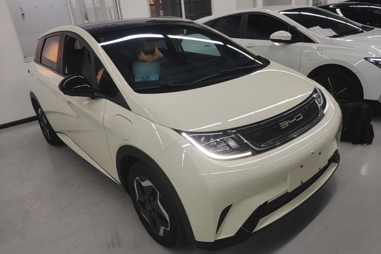 Used BYD Dolphin 2021 405 km Fashion Edition Front Right 45 Deg