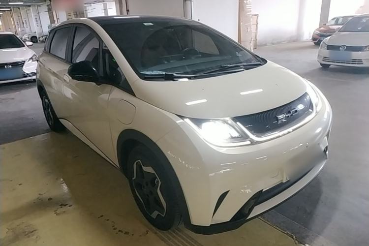 Used BYD Dolphin 2021 405 km Fashion Edition Front Right 45 Deg