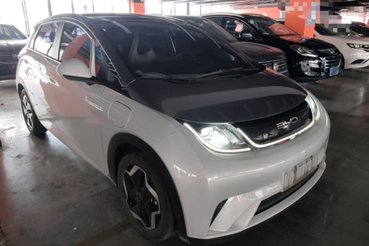 Used BYD Dolphin 2021 405 km Fashion Edition Front Right 45 Deg