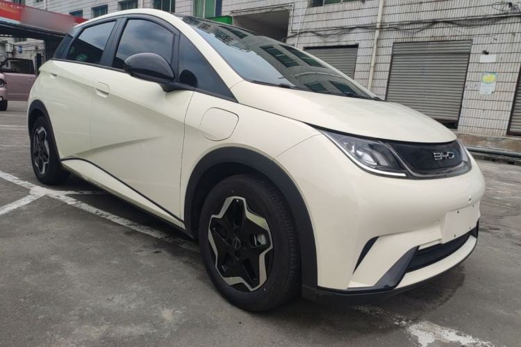 Used BYD Dolphin 2021 405 km Fashion Edition Front Right 45 Deg