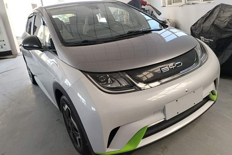 Used BYD Dolphin 2021 405 km Fashion Edition Front Right 45 Deg