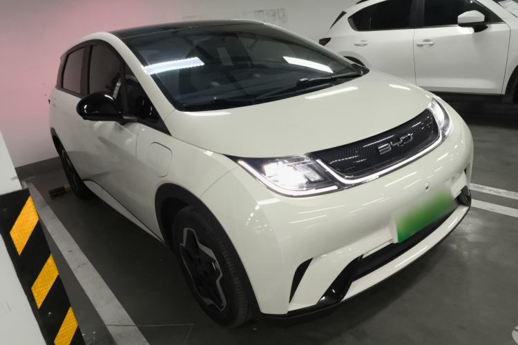Used BYD Dolphin 2021 405 km Fashion Edition Front Right 45 Deg