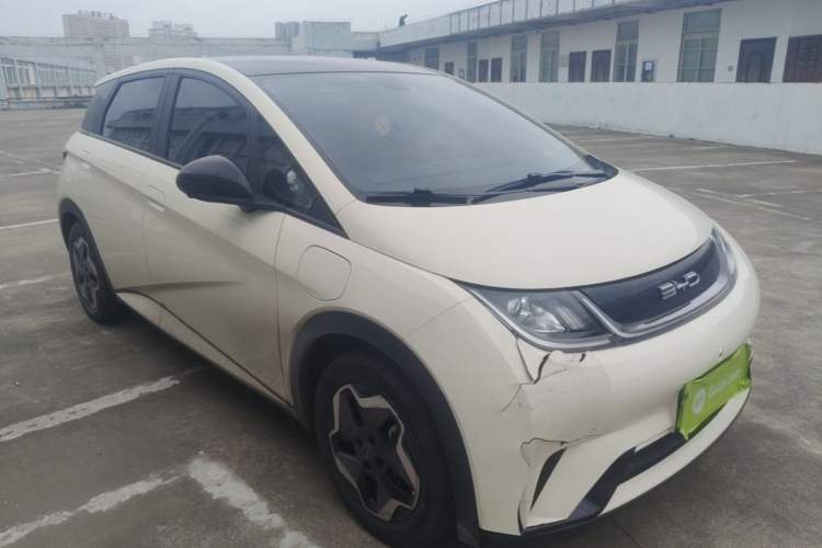 Used BYD Dolphin 2021 405 km Fashion Edition Front Right 45 Deg
