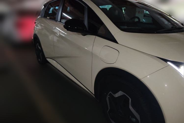 Used BYD Dolphin 2021 405 km Fashion Edition Front Right 45 Deg