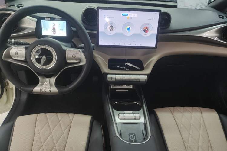 Used BYD Dolphin 2021 405 km Fashion Edition Gear Lever