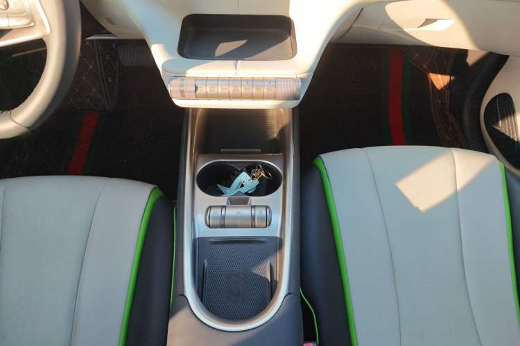 Used BYD Dolphin 2021 405 km Fashion Edition Gear Lever