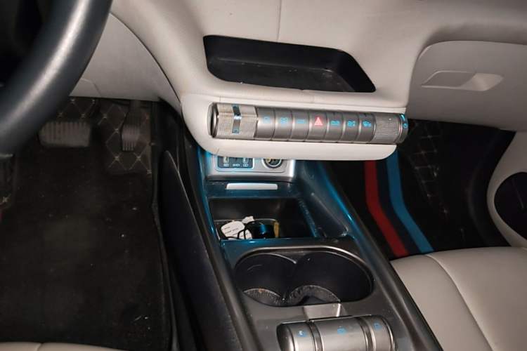 Used BYD Dolphin 2021 405 km Fashion Edition Gear Lever