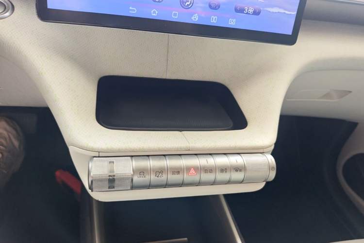 Used BYD Dolphin 2021 405 km Fashion Edition Gear Lever