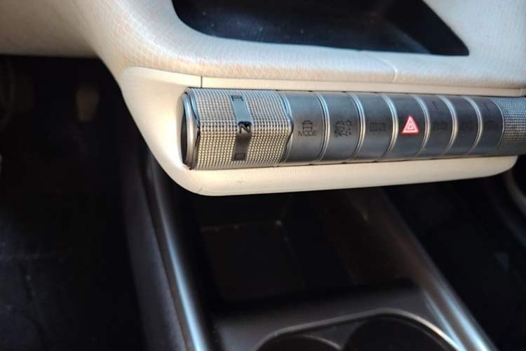 Used BYD Dolphin 2021 405 km Fashion Edition Gear Lever