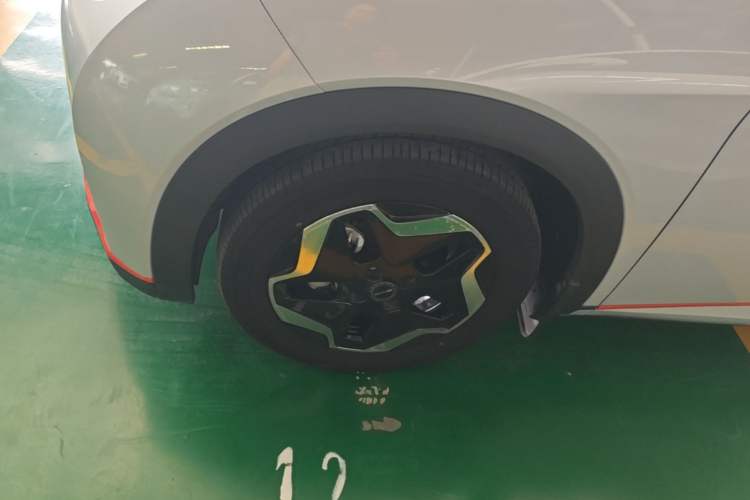Used BYD Dolphin 2021 405 km Fashion Edition Left Front Wheel Hub