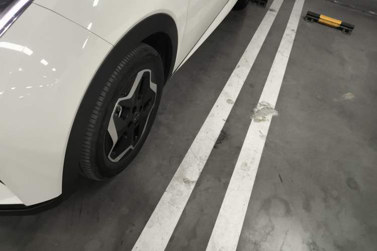 Used BYD Dolphin 2021 405 km Fashion Edition Left Front Wheel Hub
