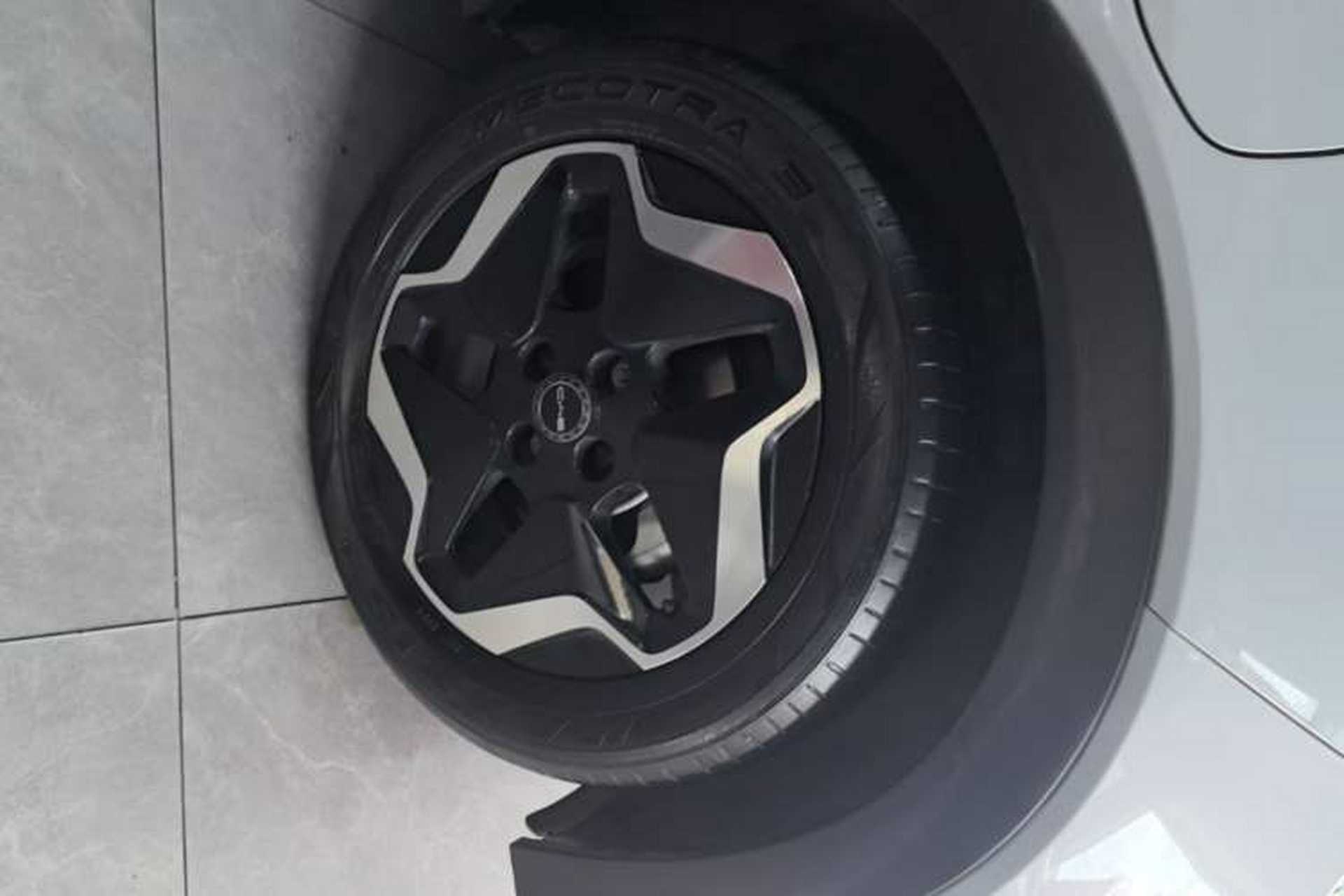 Used BYD Dolphin 2021 405 km Fashion Edition Left Front Wheel Hub