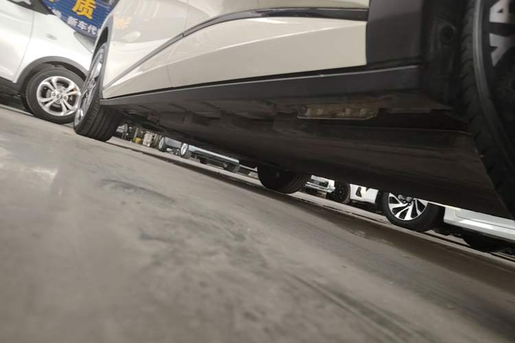 Used BYD Dolphin 2021 405 km Free Version Left Side Sill