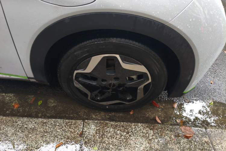 Used BYD Dolphin 2021 405 km Free Version Right Front Wheel Hub