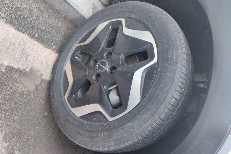 Used BYD Dolphin 2021 405 km Fashion Edition Right Front Wheel Hub