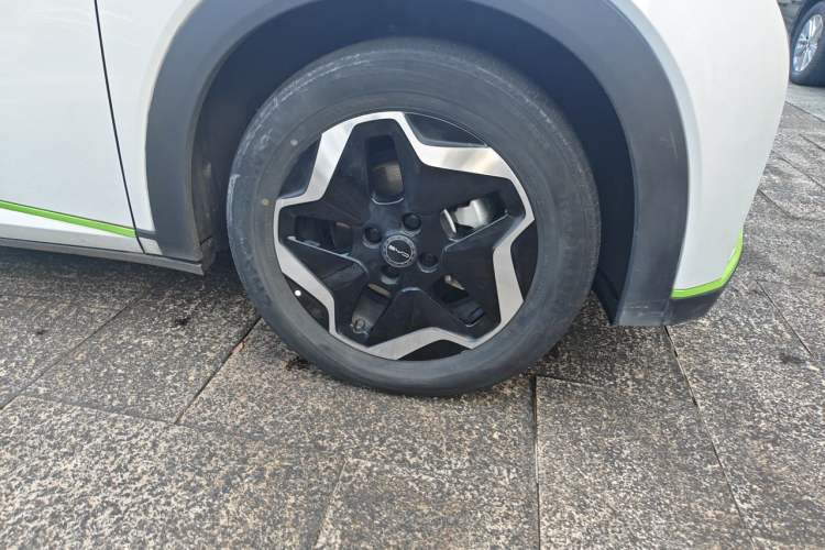Used BYD Dolphin 2021 405 km Fashion Edition Right Front Wheel Hub