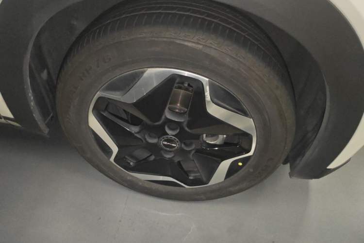 Used BYD Dolphin 2021 405 km Fashion Edition Right Front Wheel Hub