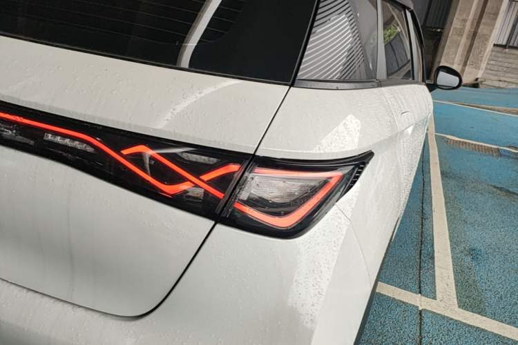 Used BYD Dolphin 2021 405 km Fashion Edition Right Rear Taillight