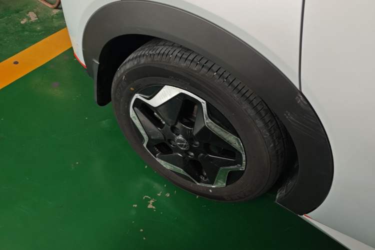 Used BYD Dolphin 2021 405 km Fashion Edition Right Rear Wheel Hub