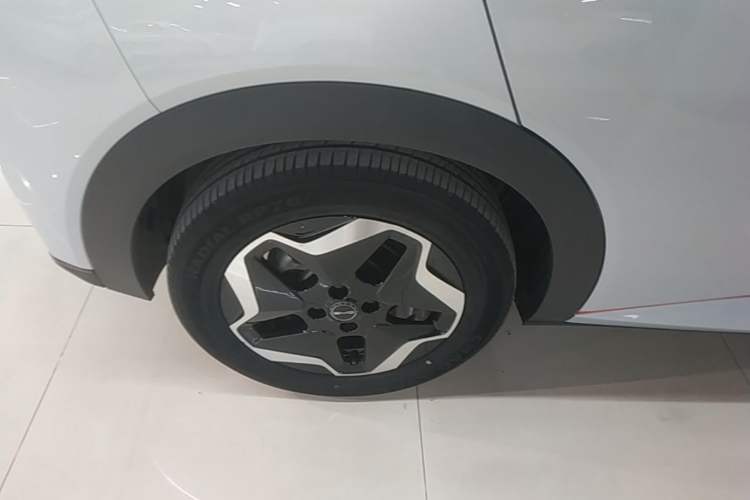 Used BYD Dolphin 2021 405 km Fashion Edition Right Rear Wheel Hub