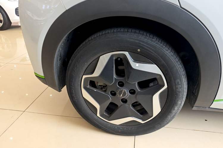Used BYD Dolphin 2021 405 km Fashion Edition Right Rear Wheel Hub