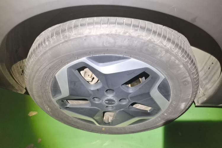 Used BYD Dolphin 2021 405 km Fashion Edition Right Rear Wheel Hub