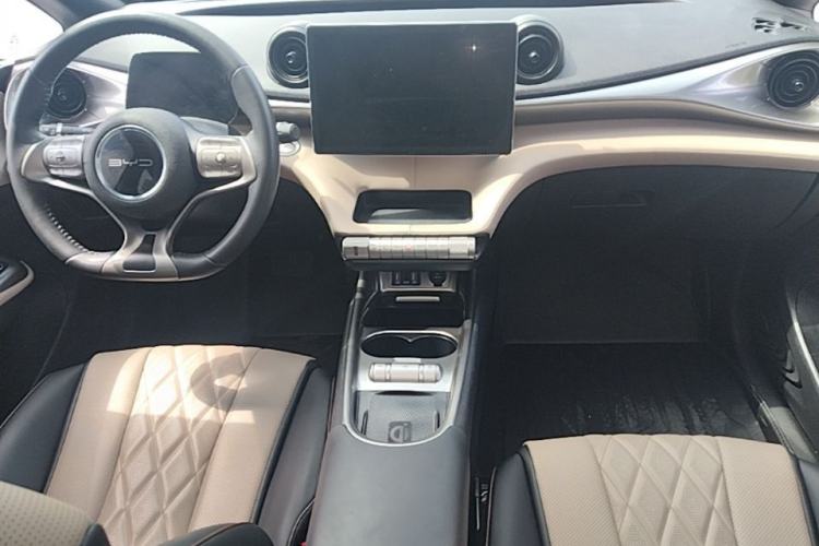 Used BYD Dolphin 2021 405 km Fashion Edition Center Console