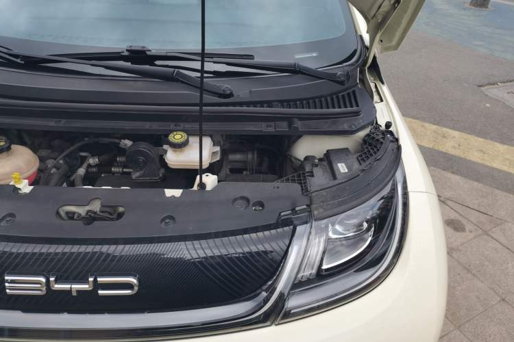 Used BYD Dolphin 2021 405 km Fashion Edition Engine Bay Left
