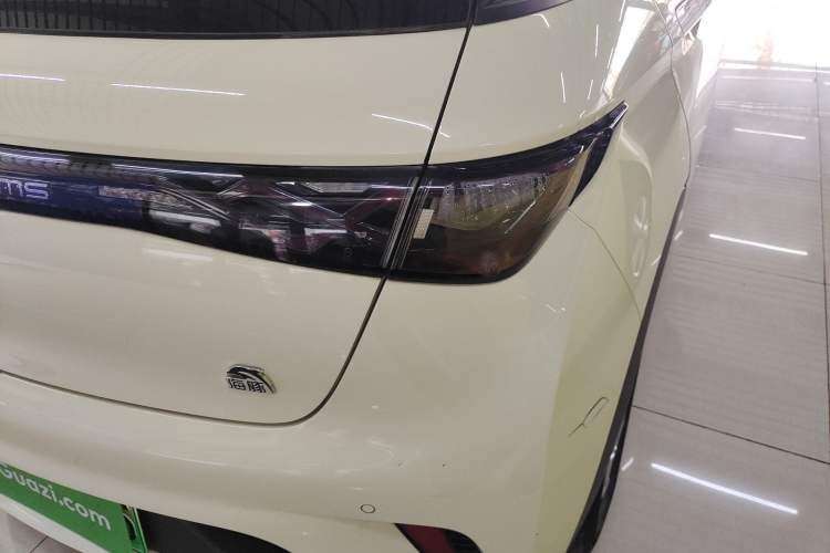 Used BYD Dolphin 2021 405 km Fashion Edition Exterior 3