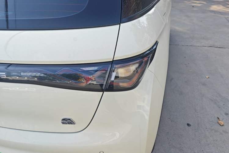 Used BYD Dolphin 2021 405 km Fashion Edition Exterior 3