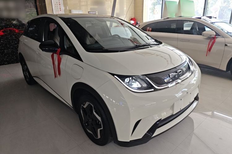 Used BYD Dolphin 2021 405 km Fashion Edition Front Right 45 Deg