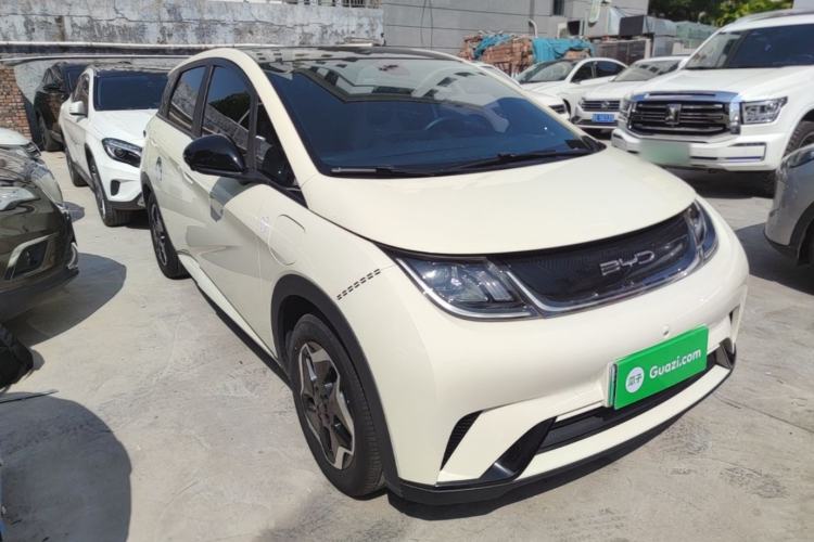 Used BYD Dolphin 2021 405 km Fashion Edition Front Right 45 Deg