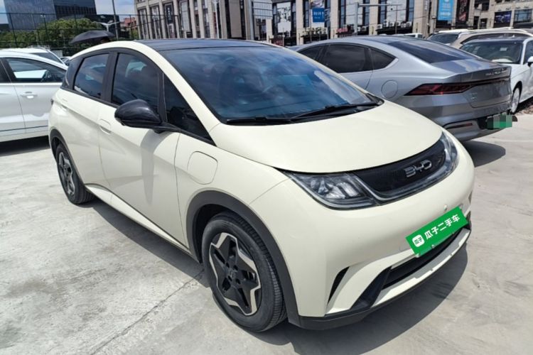 Used BYD Dolphin 2021 405 km Fashion Edition Front Right 45 Deg