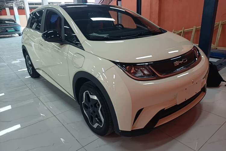 Used BYD Dolphin 2021 405 km Fashion Edition Front Right 45 Deg