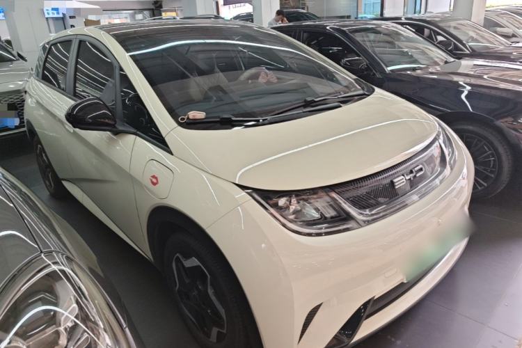Used BYD Dolphin 2021 405 km Fashion Edition Front Right 45 Deg