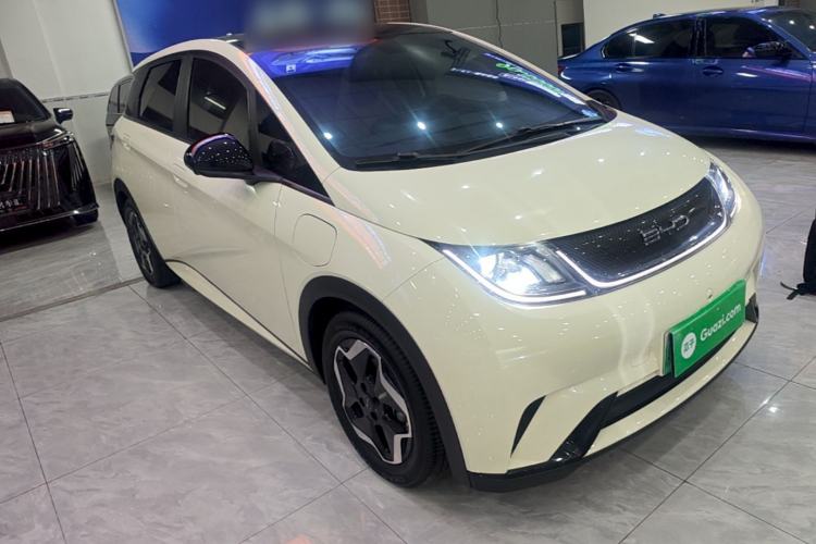 Used BYD Dolphin 2021 405 km Fashion Edition Front Right 45 Deg