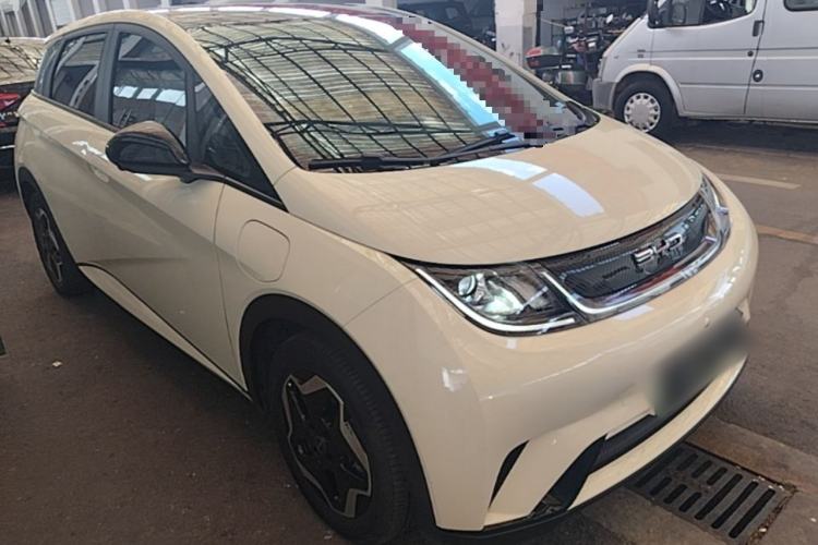 Used BYD Dolphin 2021 405 km Fashion Edition Front Right 45 Deg