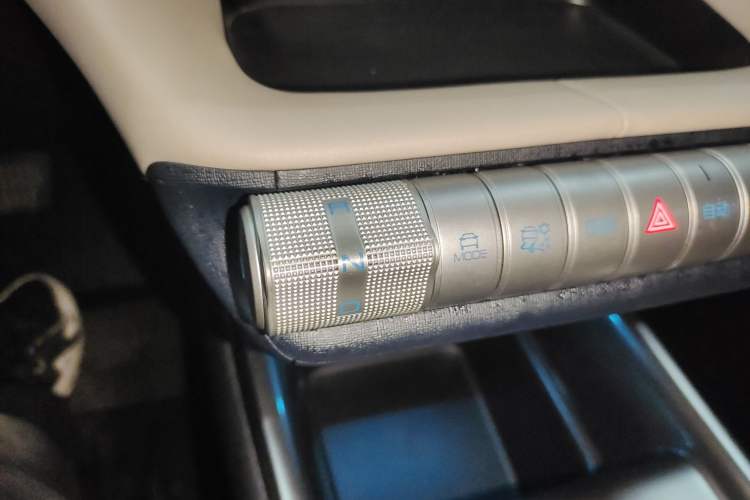 Used BYD Dolphin 2021 405 km Fashion Edition Gear Lever