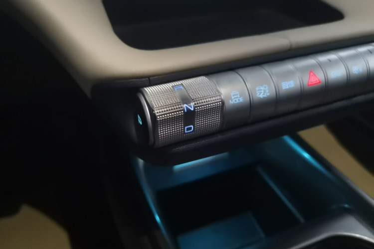 Used BYD Dolphin 2021 405 km Fashion Edition Gear Lever
