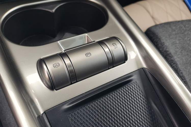 Used BYD Dolphin 2021 405 km Fashion Edition Gear Lever