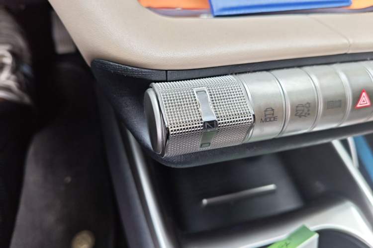 Used BYD Dolphin 2021 405 km Fashion Edition Gear Lever