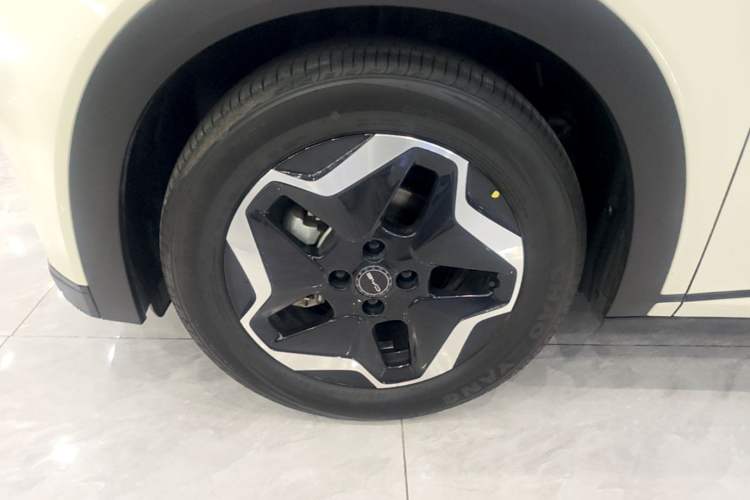 Used BYD Dolphin 2021 405 km Fashion Edition Left Front Wheel Hub
