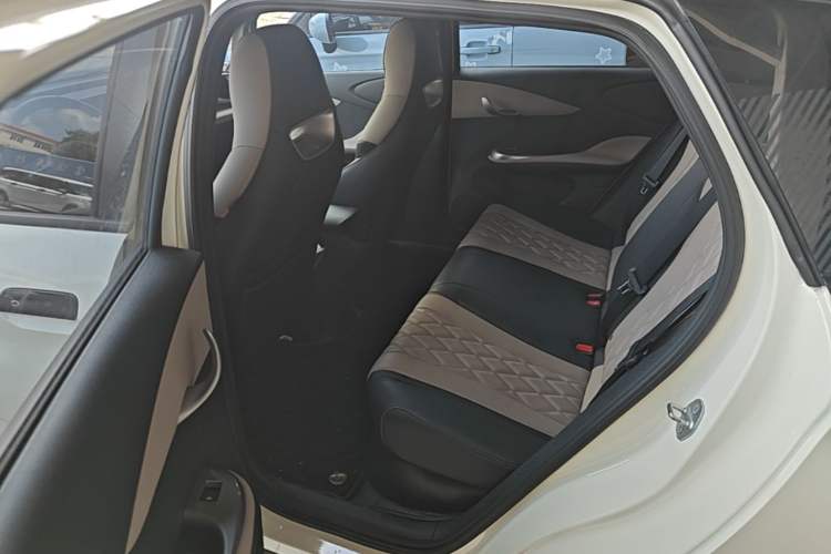 Used BYD Dolphin 2021 405 km Fashion Edition Left Rear Seat