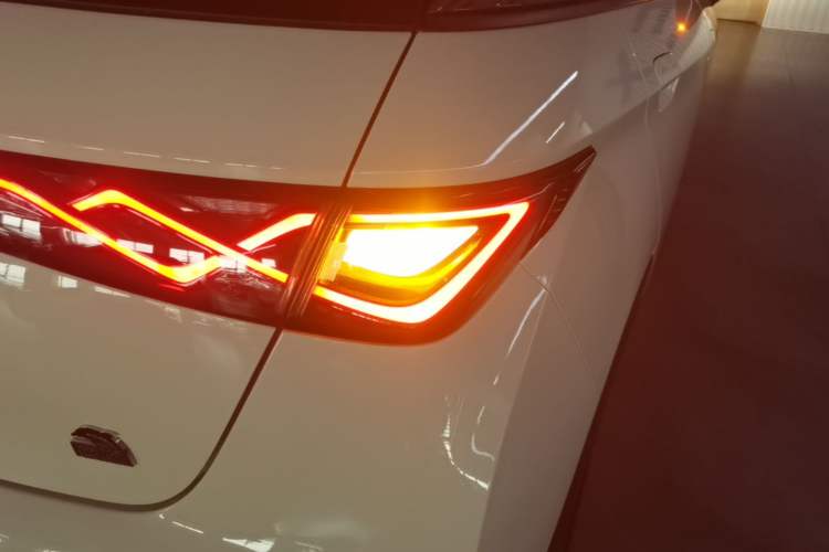 Used BYD Dolphin 2021 405 km Fashion Edition Right Rear Taillight