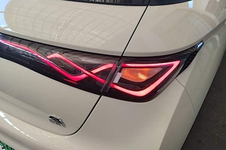 Used BYD Dolphin 2021 405 km Fashion Edition Right Rear Taillight